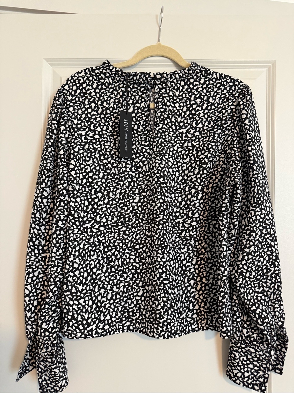 Jones New York Black & White Printed Long Sleeve Blouse